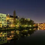 City Center Apartment Close To All Sightseeings